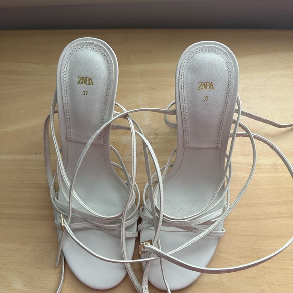 Zara White Strappy Sandals with Moderate Heel - Picture 5 of 5